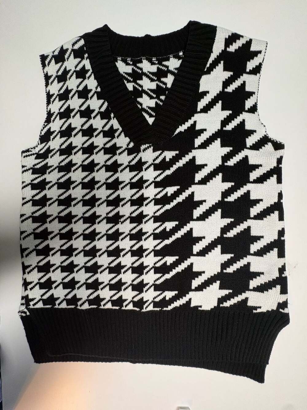 Womens XL Black White Houndstooth Sweater Vest V Neck Preppy Academia Knit